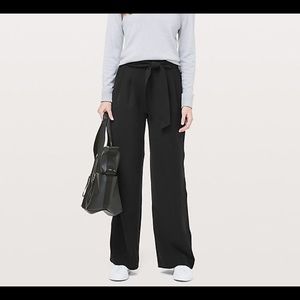 lululemon noir pant woven size 4